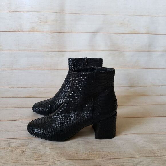 Steve Madden Crocodile Look Black Ankle Boots Booties Block Heel Women's Size 8M - Picture 9 of 15